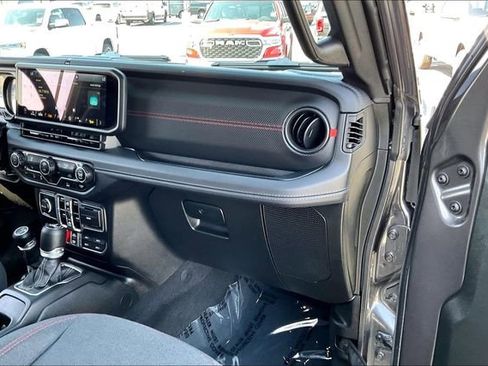 Used 2025 Jeep Wrangler Unlimited Rubicon AWD/4WD image 16