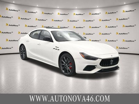 Used 2022 Maserati Ghibli Modena RWD image 11
