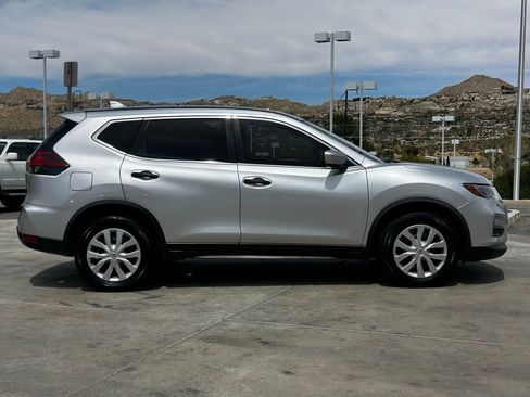 Used 2020 Nissan Rogue S FWD image 9