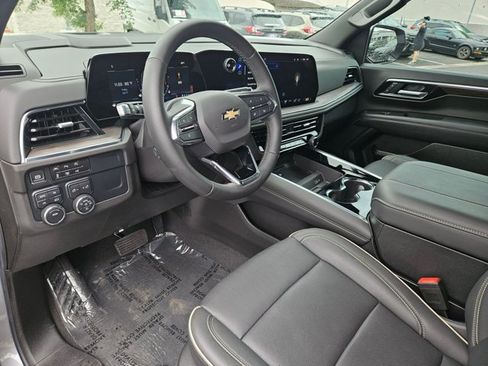 Used 2025 Chevrolet Tahoe Premier AWD/4WD image 11