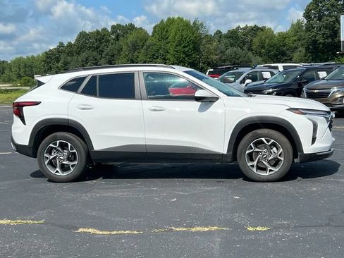 Certified 2026 Chevrolet Trax LT FWD image 27