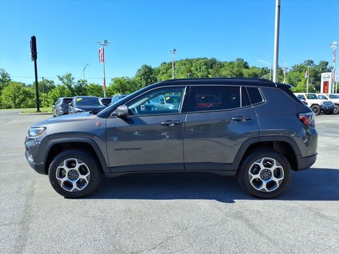 Used 2022 Jeep Compass Trailhawk w/ Trailhawk Convenience Group AWD/4WD image 2