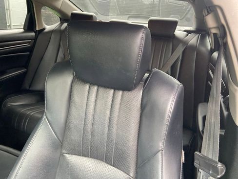 Used 2018 Honda Accord Touring image 12