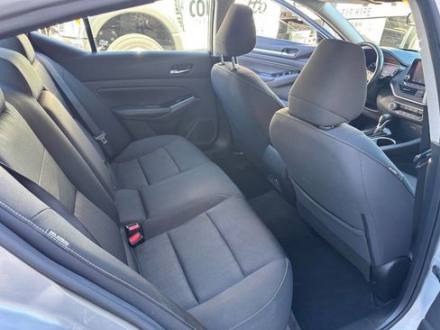 Used 2022 Nissan Altima 2.5 SV w/ SV Premium Package AWD/4WD image 12