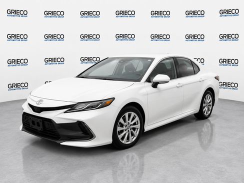 Used 2024 Toyota Camry LE FWD image 3
