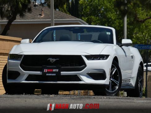 Used 2024 Ford Mustang Convertible RWD image 2
