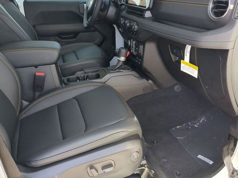 New 2025 Jeep Gladiator Sport image 28