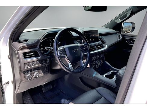 Used 2022 Chevrolet Tahoe Z71 w/ Luxury Package AWD/4WD image 17