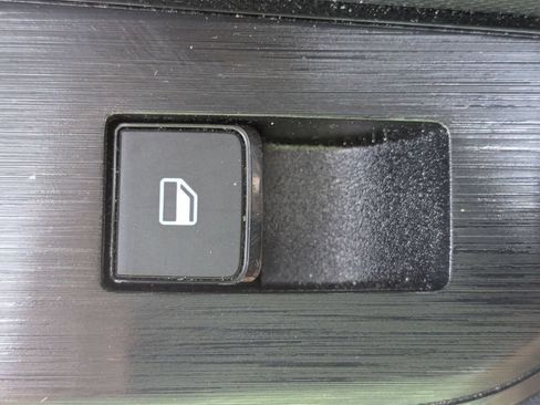 Used 2024 Nissan Rogue S AWD/4WD image 25