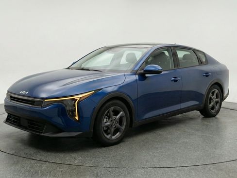 Used 2025 Kia K4 FWD image 3