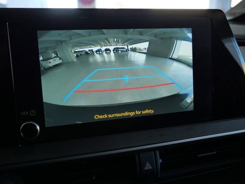 Certified 2025 Toyota Prius LE image 31