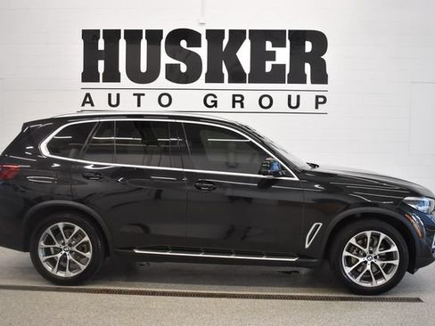 Used 2019 BMW X5 xDrive40i w/ Convenience Package AWD/4WD image 2
