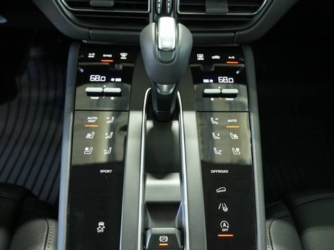 New 2025 Porsche Macan image 23