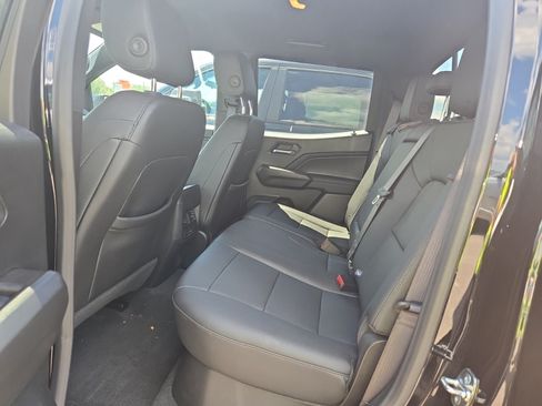 Used 2025 Chevrolet Colorado LT w/ LT Convenience Package AWD/4WD image 13
