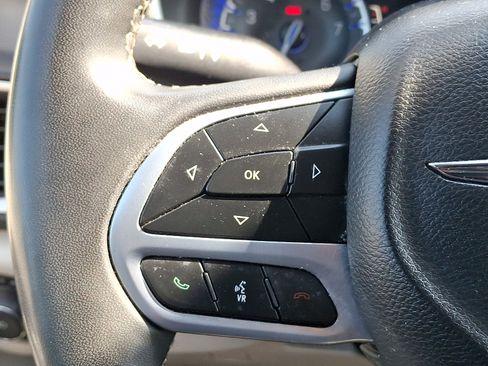 Used 2023 Chrysler Pacifica Touring-L FWD image 20