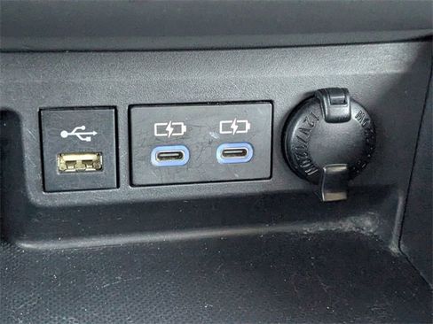 Used 2022 Toyota Highlander XLE image 25