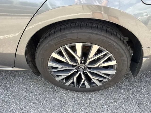 Certified 2023 Nissan Altima 2.5 SV w/ SV Premium Package FWD image 12