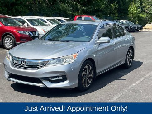 Used 2017 Honda Accord EX image 3