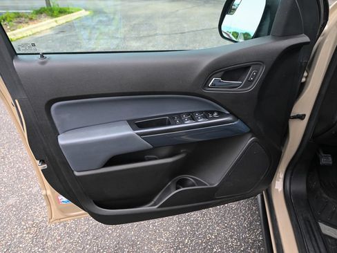 Used 2021 Chevrolet Colorado Z71 AWD/4WD image 19