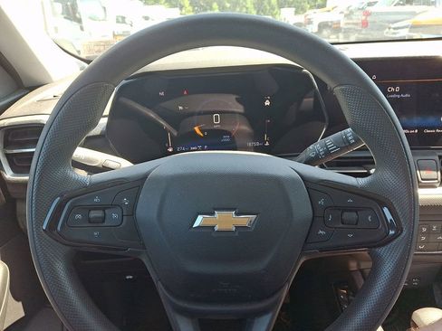 Used 2024 Chevrolet TrailBlazer LS AWD/4WD image 19
