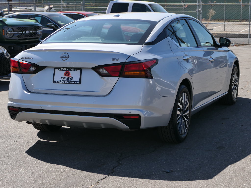 Used 2024 Nissan Altima 2.5 SV FWD image 3