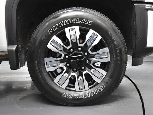 Used 2025 GMC Sierra 3500 Denali image 18