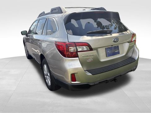 Used 2015 Subaru Outback 2.5i Premium AWD/4WD image 3
