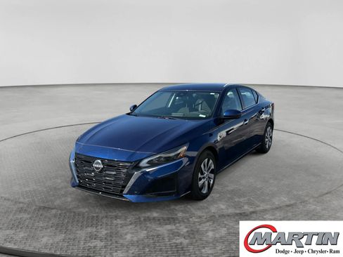 Used 2023 Nissan Altima 2.5 S FWD image 1