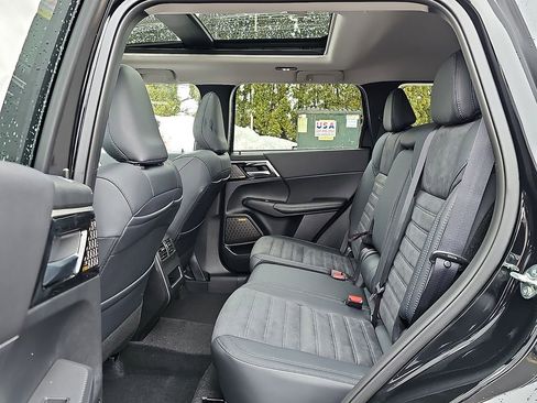 New 2026 Mitsubishi Outlander SE image 6