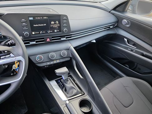 New 2026 Hyundai Elantra SE image 17