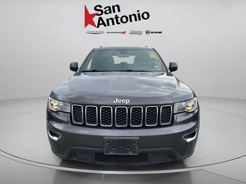 Used 2021 Jeep Grand Cherokee Laredo image 3