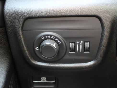 Used 2024 Jeep Grand Cherokee Altitude AWD/4WD image 15