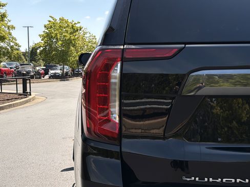 Used 2023 GMC Yukon Denali Ultimate AWD/4WD image 36