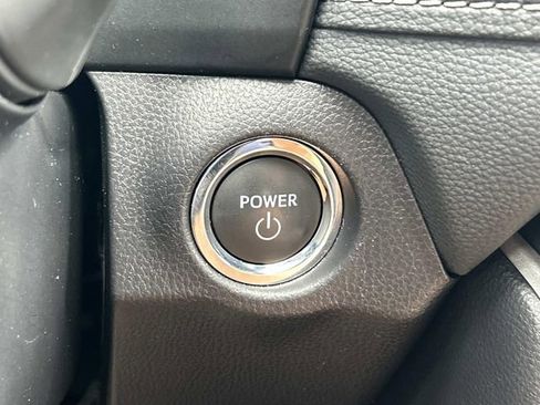 Used 2025 Toyota RAV4 XLE AWD/4WD image 27
