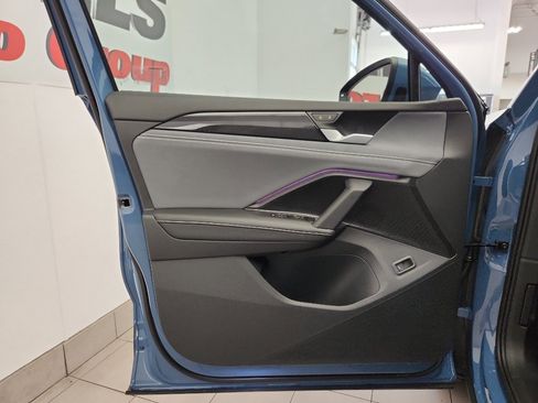 New 2026 Volkswagen Tiguan SE FWD image 8