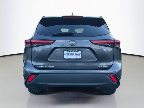 Used 2021 Toyota Highlander XLE AWD/4WD image 18