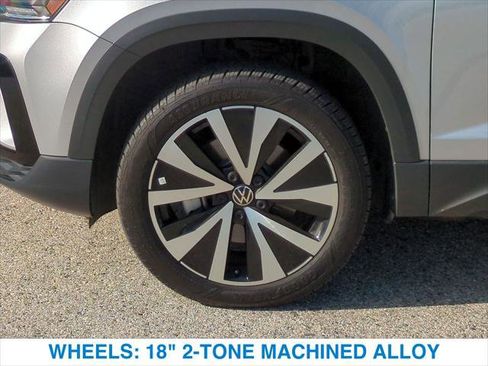 Used 2023 Volkswagen Taos SE w/ Panoramic Sunroof Package image 11