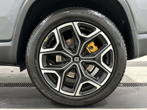 Used 2024 Rivian R1S Adventure AWD/4WD image 10