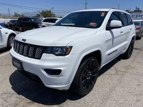 Used 2017 Jeep Grand Cherokee Altitude AWD/4WD image 2