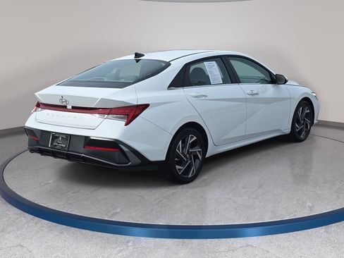 Used 2025 Hyundai Elantra SEL image 5