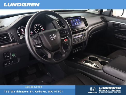 Used 2025 Honda Ridgeline Sport image 8