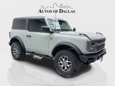 Used 2024 Ford Bronco Badlands image 2