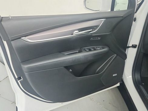 Used 2017 Cadillac XT5 Luxury w/ Driver Awareness Package FWD image 17