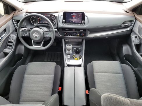 Used 2023 Nissan Rogue SV image 17