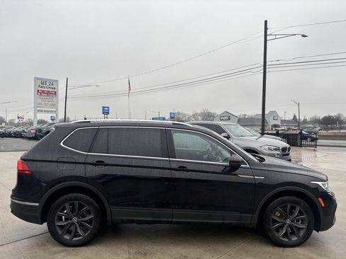 Used 2022 Volkswagen Tiguan SE w/ Panoramic Sunroof Package image 8