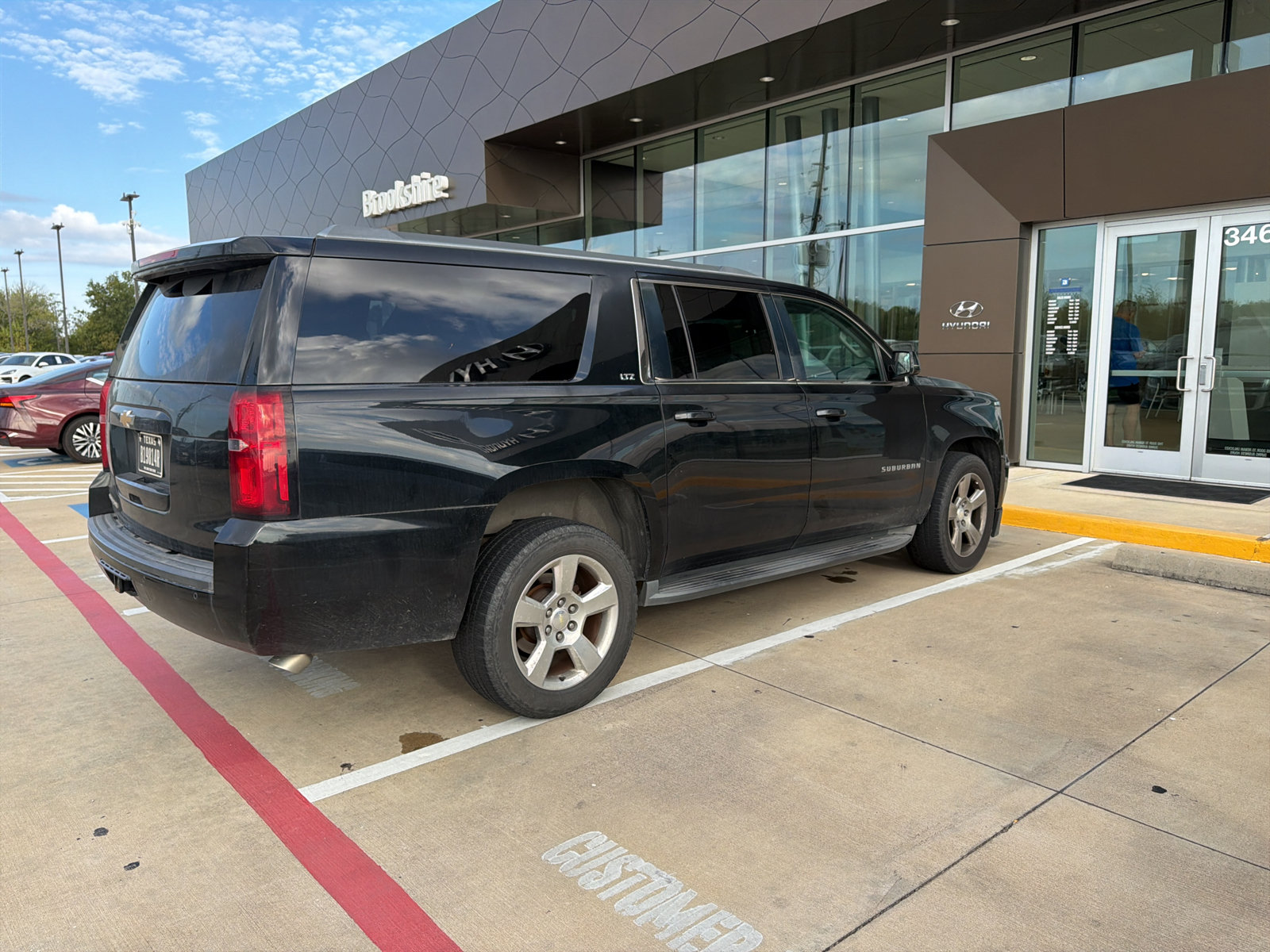 Used 2016 Chevrolet Suburban LS w/ Enhanced Driver Alert Package RWD image 3