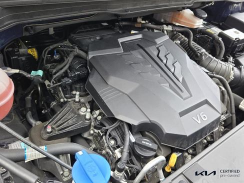 Used 2022 Kia Carnival LX FWD image 19