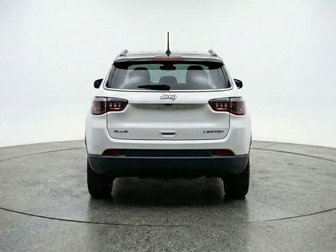 Used 2025 Jeep Compass Latitude AWD/4WD image 7
