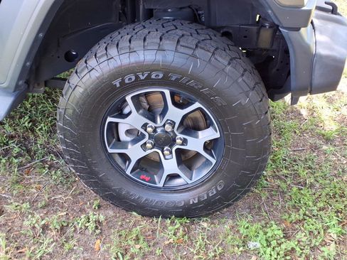 Used 2019 Jeep Wrangler Sport AWD/4WD image 9