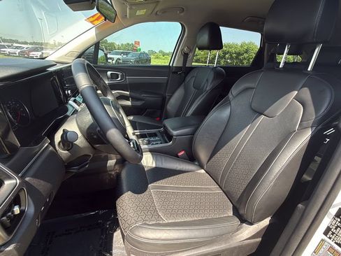 Used 2022 Kia Sorento S FWD image 32